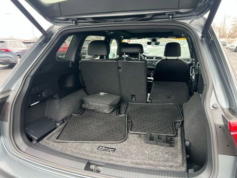 Used 2022 Volkswagen Tiguan SE R-Line image 38