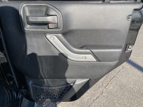 Used 2016 Jeep Wrangler Unlimited Sahara w/ Connectivity Group image 24