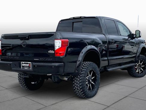 Used 2019 Nissan Titan SV w/ SV Convenience Package image 12