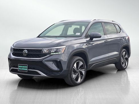 Used 2024 Volkswagen Taos SE image 8