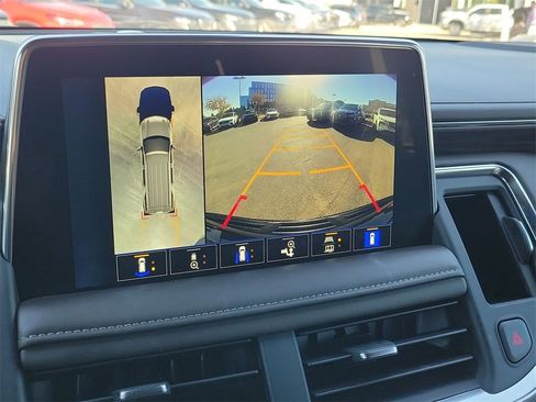 Used 2024 Chevrolet Suburban Z71 w/ Luxury Package image 18