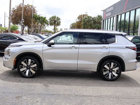 New 2026 Mitsubishi Outlander SEL image 18