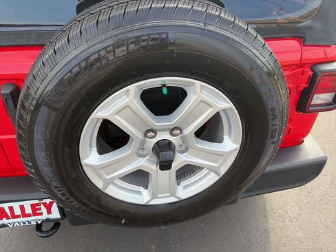 Used 2019 Jeep Wrangler Sport AWD/4WD image 7