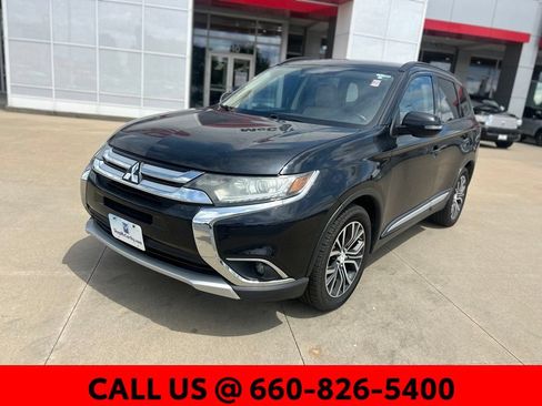 Used 2016 Mitsubishi Outlander SE AWD/4WD image 2