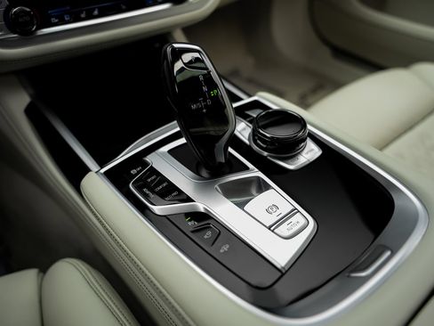 Used 2022 BMW ALPINA B7 xDrive AWD/4WD image 54