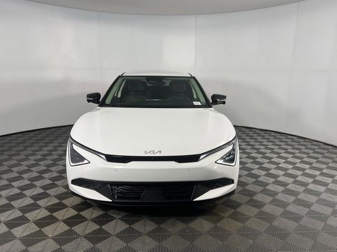 Used 2025 Kia EV6 Light w/ Light LR Technology Package image 11