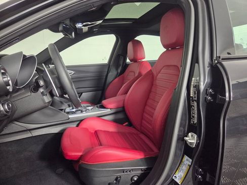 New 2026 Alfa Romeo Giulia w/ Driving Assist Package RWD image 9