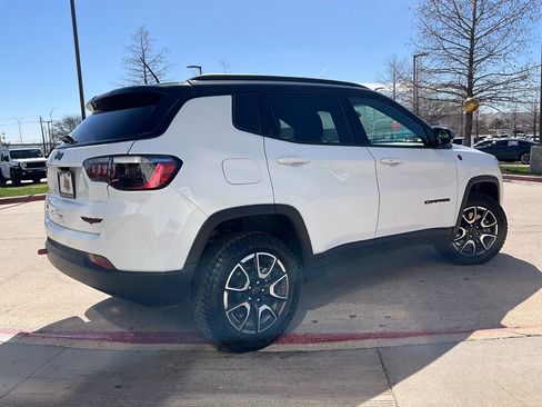 Used 2025 Jeep Compass Trailhawk image 6