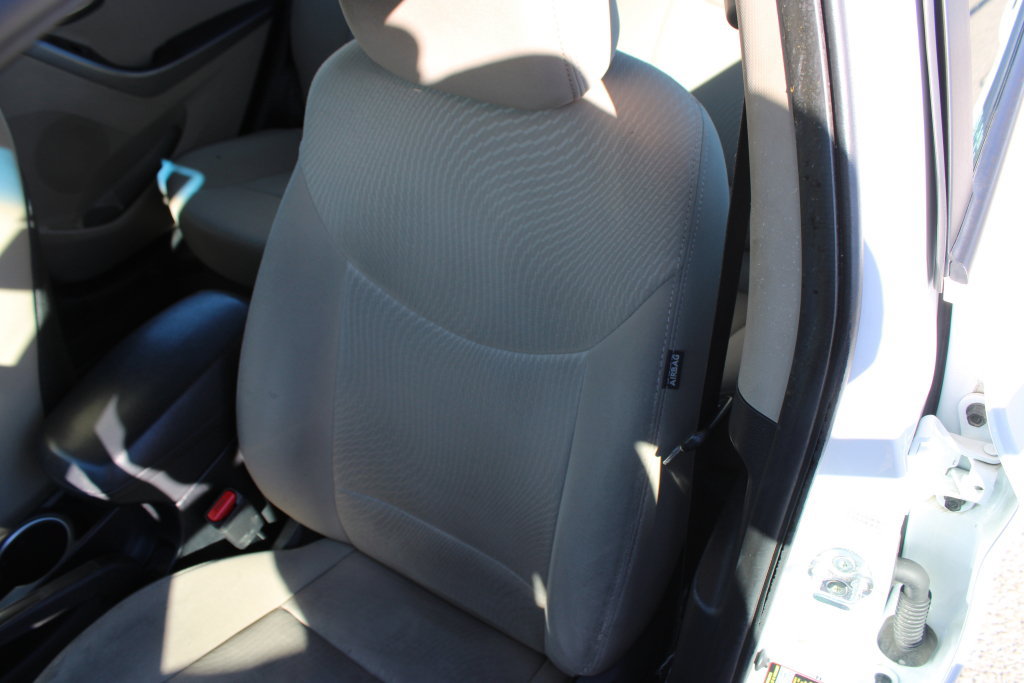 Used 2015 Hyundai Elantra SE FWD image 16