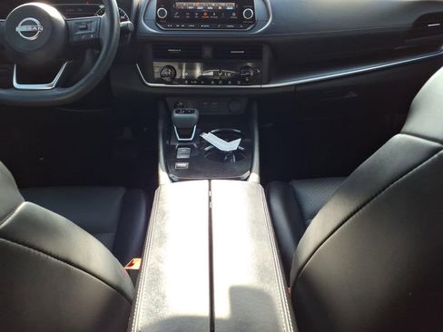 Used 2024 Nissan Rogue SV w/ SV Premium Package FWD image 11