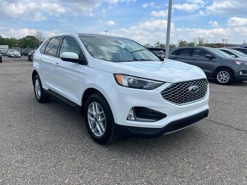Certified 2023 Ford Edge SEL w/ Convenience Package AWD/4WD image 3