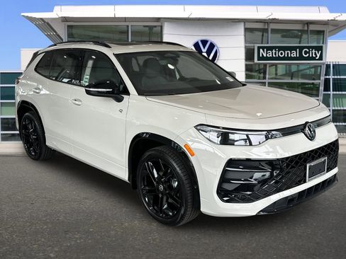 New 2026 Volkswagen Tiguan SE R-Line FWD image 2
