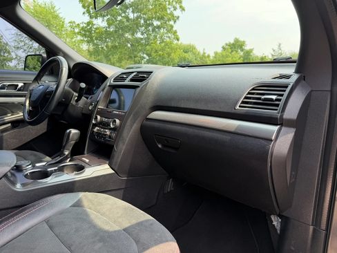 Used 2019 Ford Explorer XLT w/ Equipment Group 202A AWD/4WD image 12
