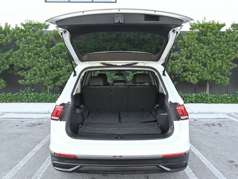 Used 2022 Volkswagen Tiguan SE image 9