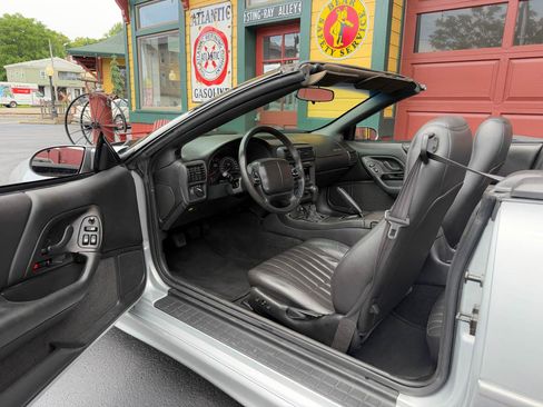 Used 2002 Chevrolet Camaro Z28 w/ Sport Appearance Pkg RWD image 22