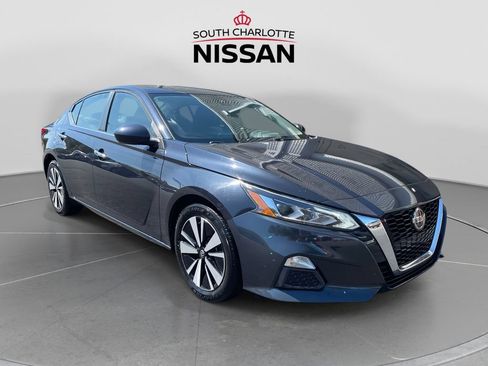 Used 2021 Nissan Altima 2.5 SV FWD image 1