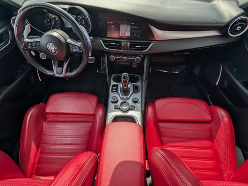 Used 2023 Alfa Romeo Giulia Veloce image 9