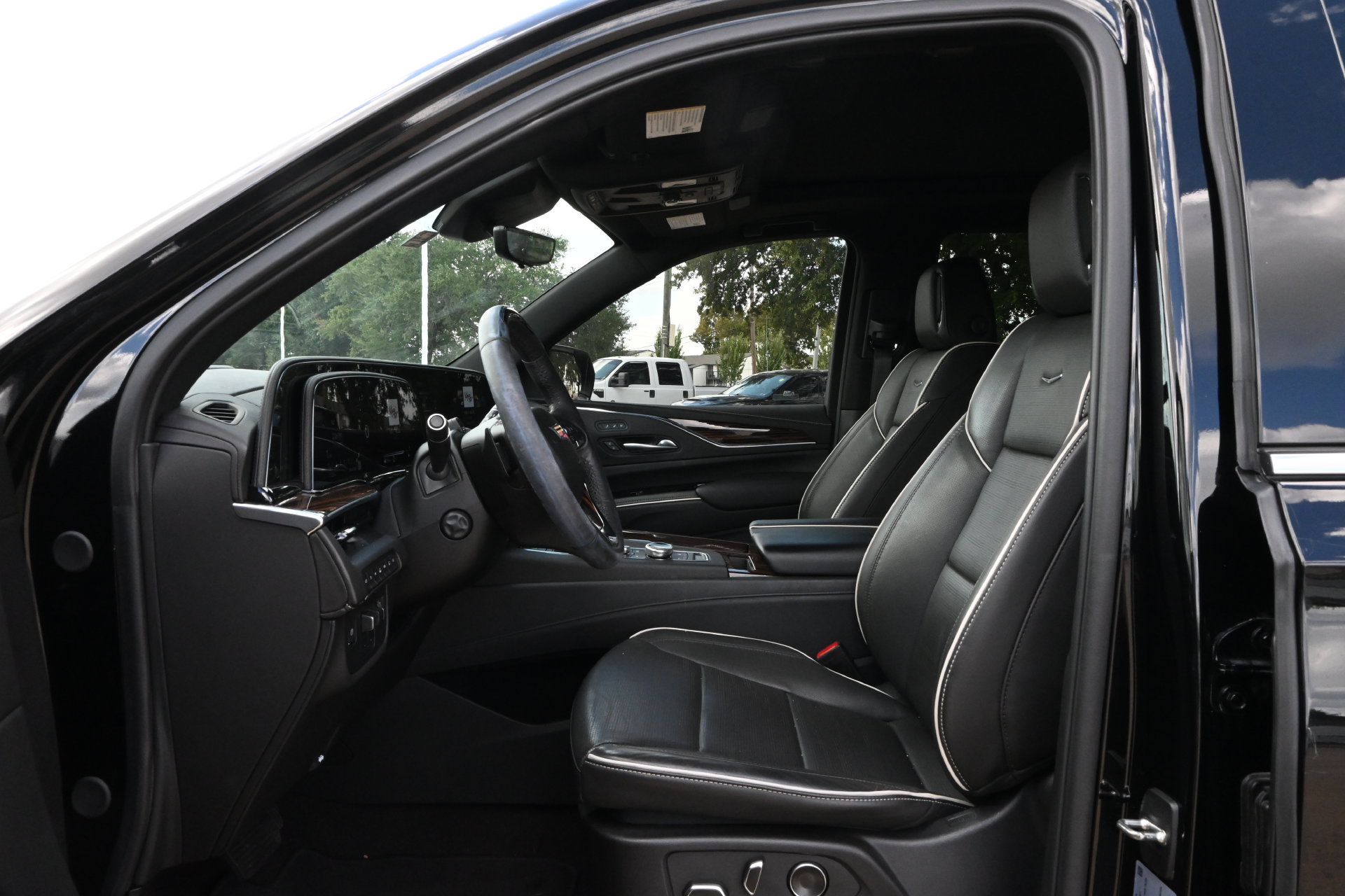 Certified 2024 Cadillac Escalade Premium Luxury w/ Performance Package AWD/4WD image 15
