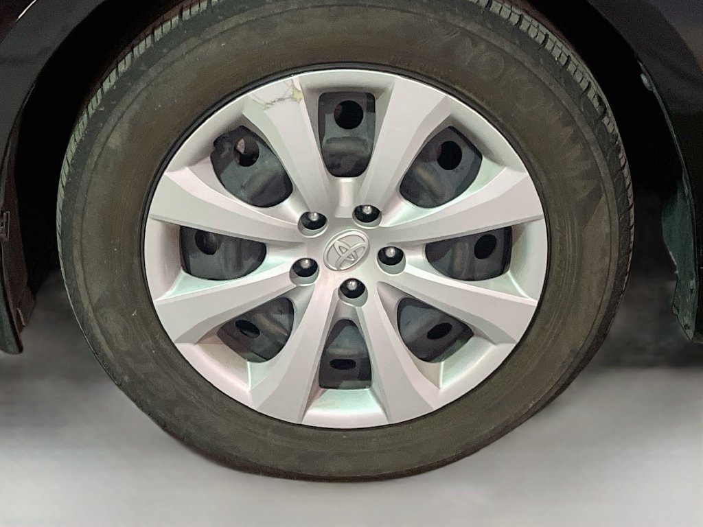 Used 2023 Toyota Corolla LE w/ Carpet Mat Package (TMS) FWD image 30