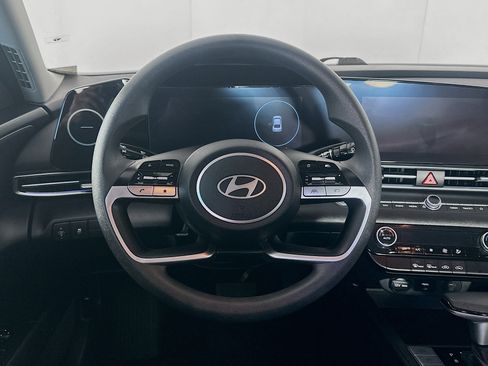 Used 2024 Hyundai Elantra SEL image 18