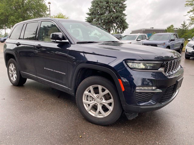 Used 2023 Jeep Grand Cherokee Limited AWD/4WD image 1