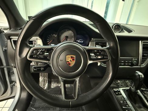 Used 2018 Porsche Macan S image 25