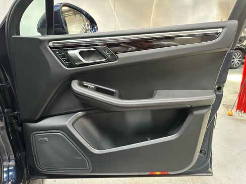 Used 2020 Porsche Macan image 8