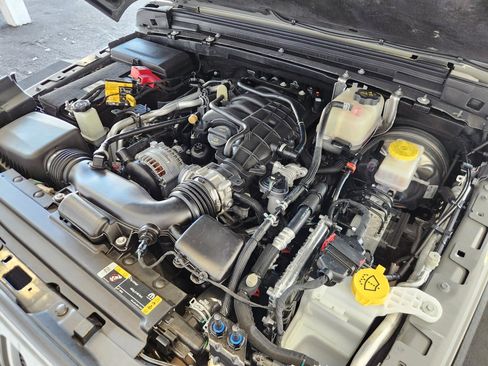 Used 2022 Jeep Wrangler Unlimited Sahara w/ Cold Weather Group image 12