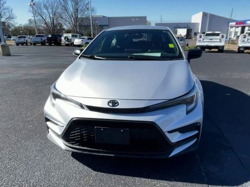 Used 2023 Toyota Corolla SE image 3