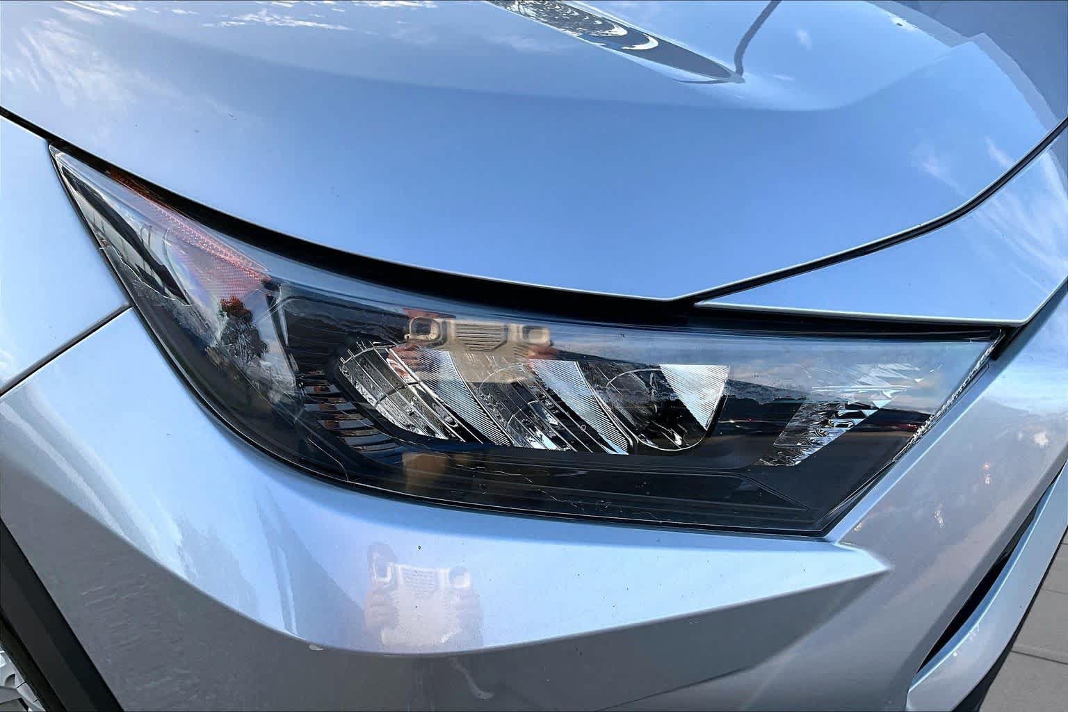 Used 2021 Toyota RAV4 LE AWD/4WD image 27