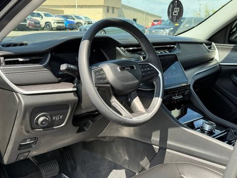 Used 2023 Jeep Grand Cherokee Limited AWD/4WD image 29