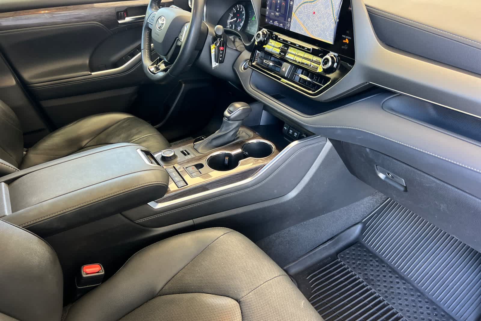 Used 2021 Toyota Highlander Limited AWD/4WD image 18