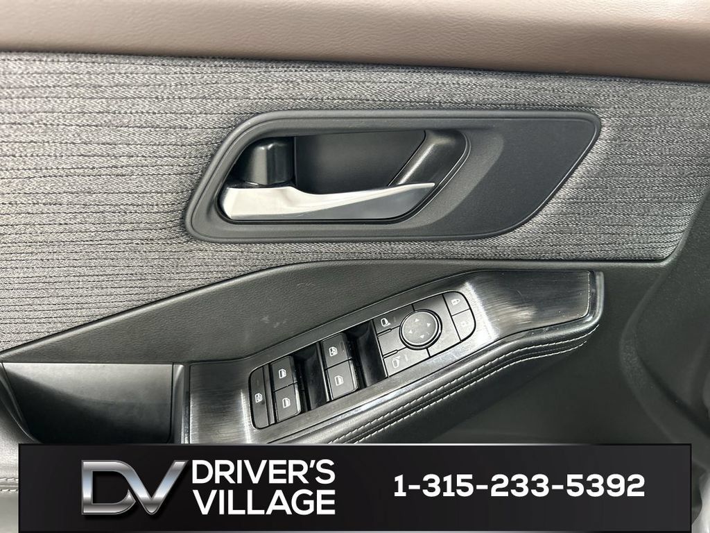 Used 2023 Nissan Rogue SV AWD/4WD image 11