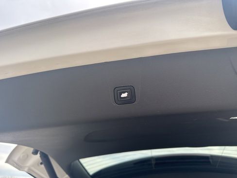 Used 2021 Chevrolet Traverse LT image 35