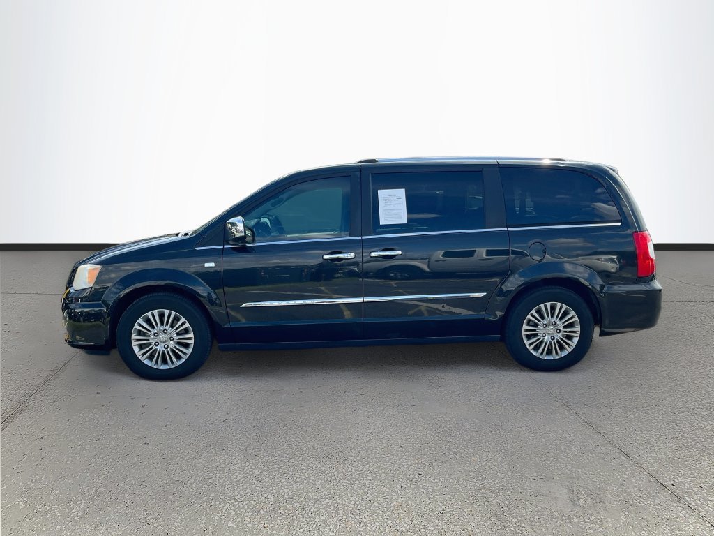 Used 2014 Chrysler Town & Country Touring-L FWD image 4