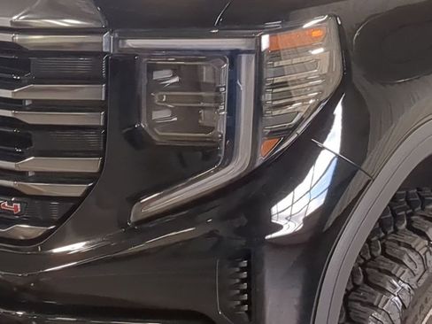 Used 2024 GMC Sierra 1500 AT4 w/ Technology Package AWD/4WD image 11