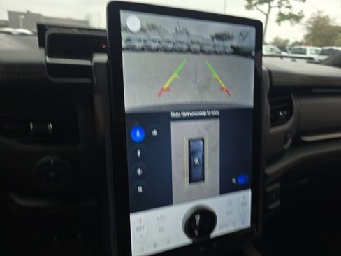 Used 2024 Ford Expedition Platinum image 16