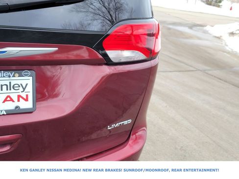 Used 2017 Chrysler Pacifica Limited image 15