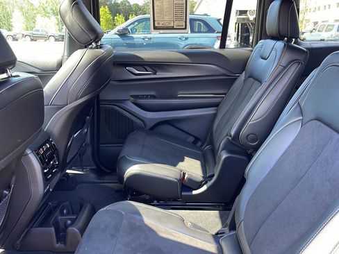 Used 2025 Jeep Grand Cherokee L Altitude RWD image 26