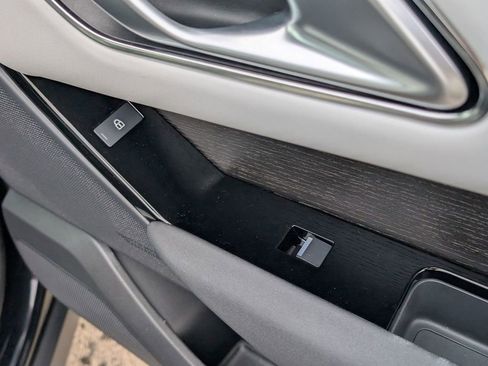 Used 2025 Land Rover Range Rover Velar S image 47