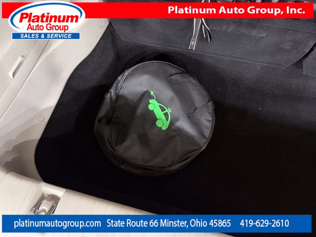 Used 2023 Chrysler Pacifica Limited FWD image 32