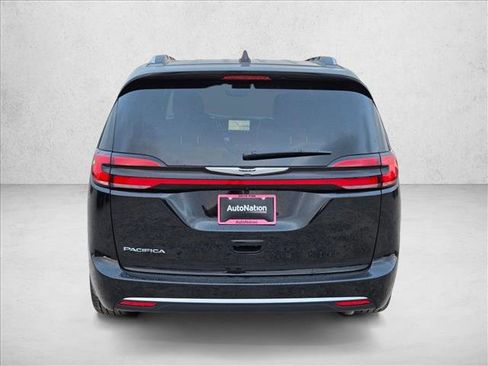 New 2026 Chrysler Pacifica Pinnacle image 8