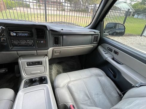 Used 2002 Chevrolet Tahoe LT image 23