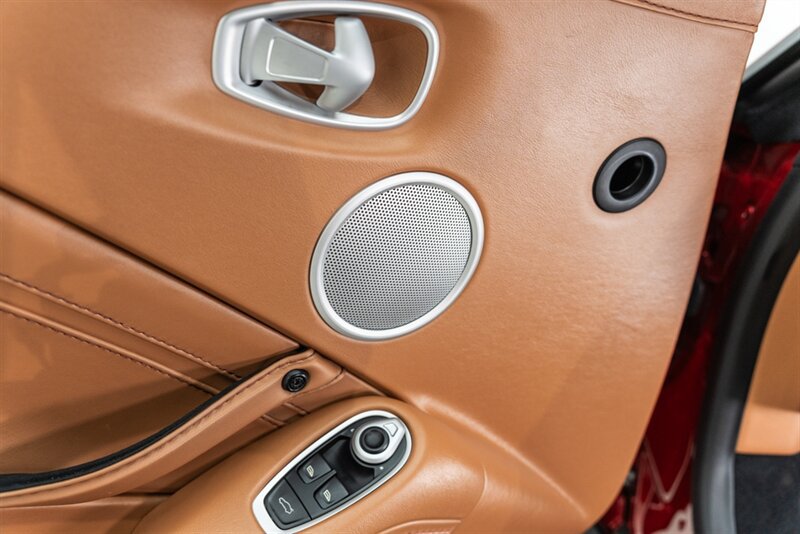 Used 2020 Aston Martin V8 Vantage Coupe RWD image 77