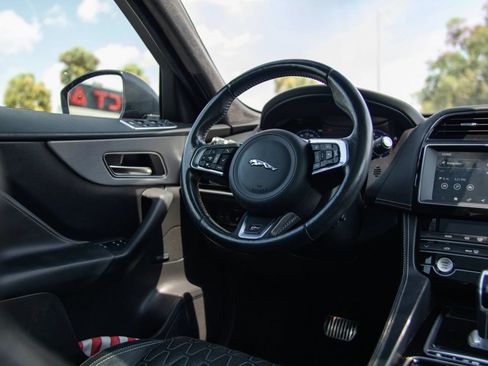 Used 2020 Jaguar F-PACE SVR AWD/4WD image 36