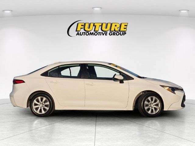 Certified 2025 Toyota Corolla LE FWD image 4