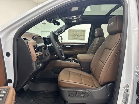 New 2026 Chevrolet Tahoe High Country w/ Sun And Tow Package AWD/4WD image 25