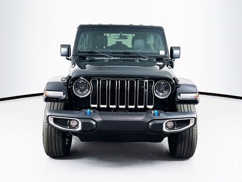 Used 2023 Jeep Wrangler Unlimited Sahara w/ Cold Weather Group AWD/4WD image 2