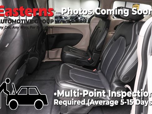 Used 2023 Chrysler Pacifica Touring-L FWD image 22