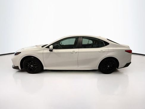 Used 2026 Toyota Camry SE FWD image 4